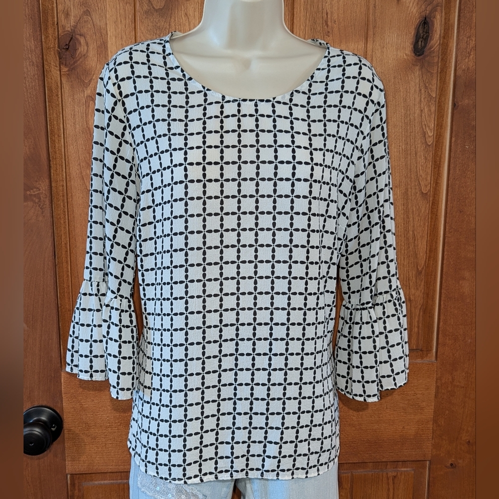 Elle Black‎ and White Patterned Blouse